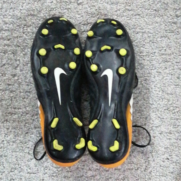 Men's Nike Soccer/Football Cleets - Picture 4 of 5